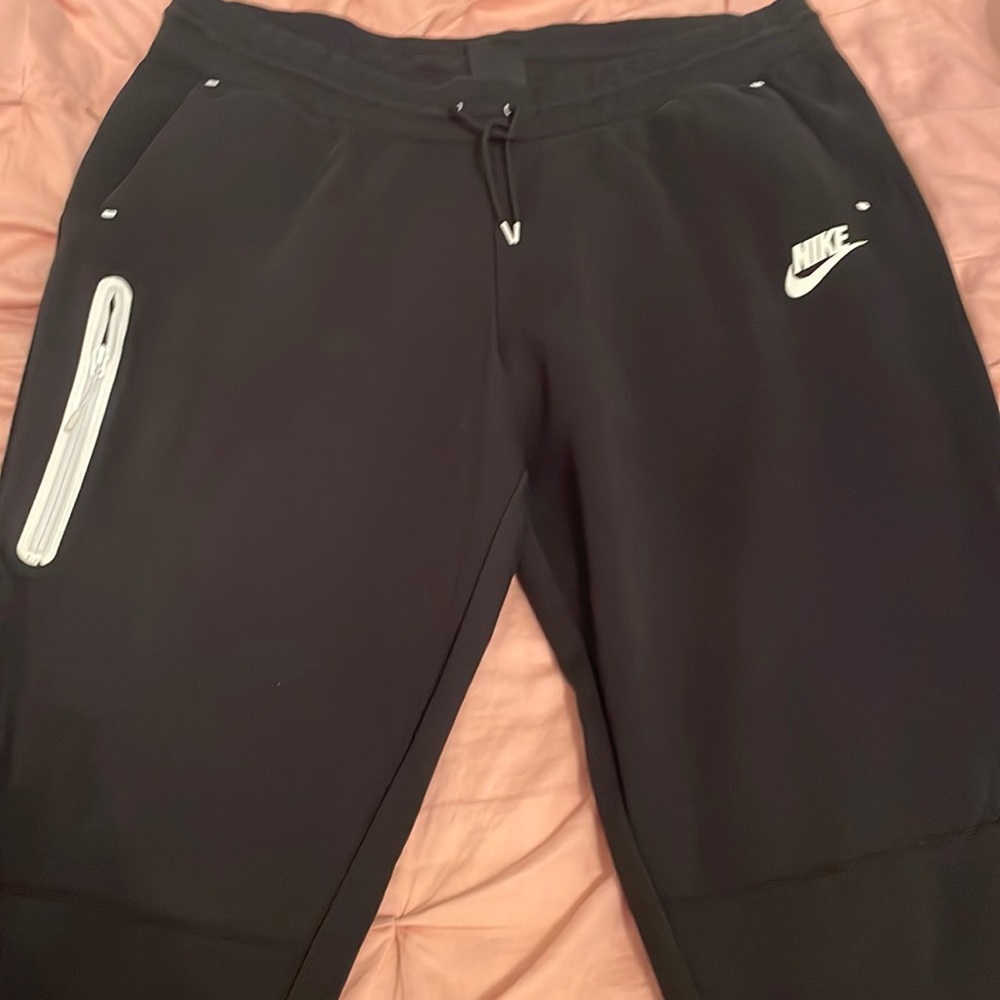 Nike joggers with extra side pocket
